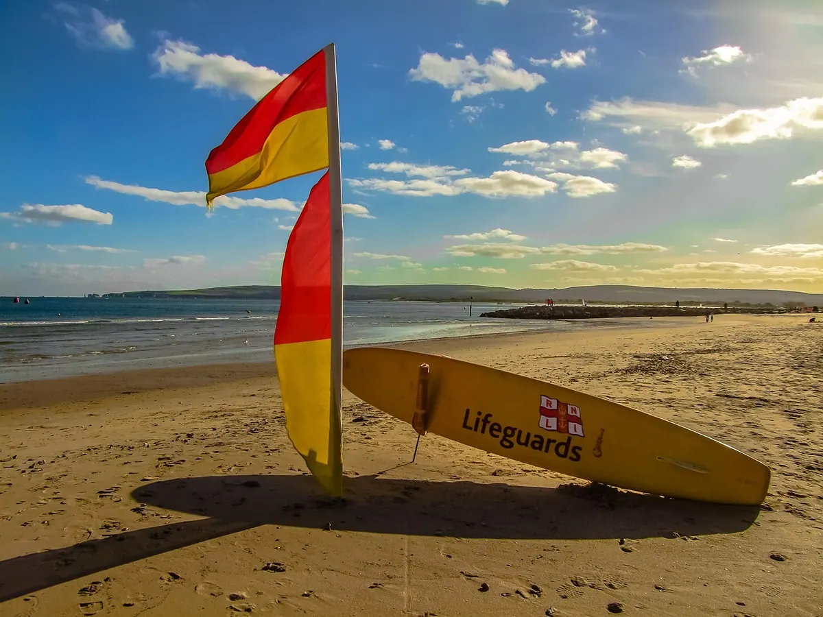 UK Beach Safety Checklist for Beginners: Flags, Rip Currents and Cold Water